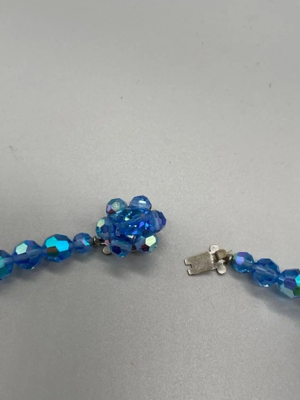VTG Sparkling Blue Faceted Crystal Glass Beads Long Necklace Decorative Clasp